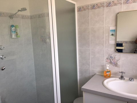 Emu Bay Holiday Homes - C Tourism 35