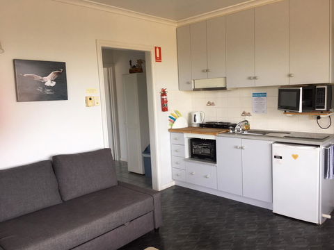 Emu Bay Holiday Homes - C Tourism 36