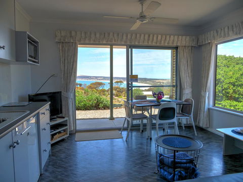 Emu Bay Holiday Homes - C Tourism 26