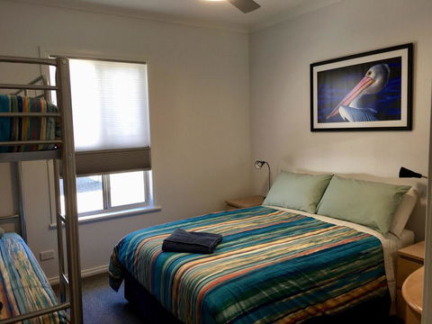 Emu Bay Holiday Homes - C Tourism 18