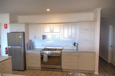 Emu Bay Holiday Homes - C Tourism 22