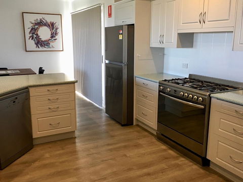 Emu Bay Holiday Homes - C Tourism 29
