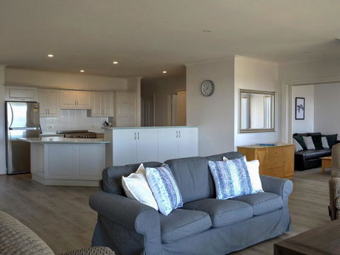 Emu Bay Holiday Homes - C Tourism 15