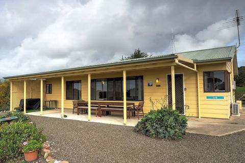 Emu Bay Holiday Homes - C Tourism 8
