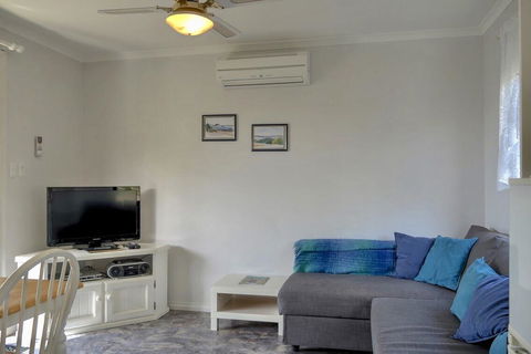 Emu Bay Holiday Homes - C Tourism 1