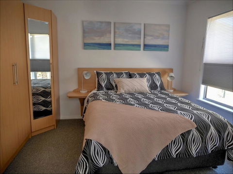 Emu Bay Holiday Homes - C Tourism 16