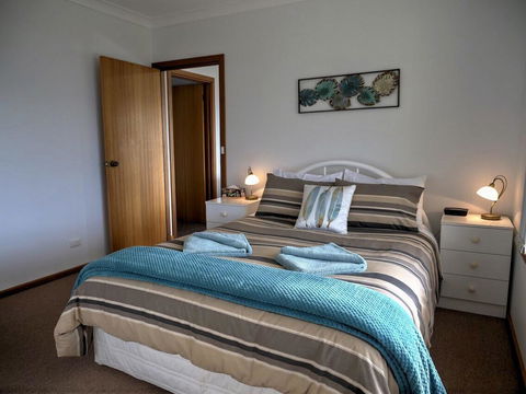 Emu Bay Holiday Homes - C Tourism 11
