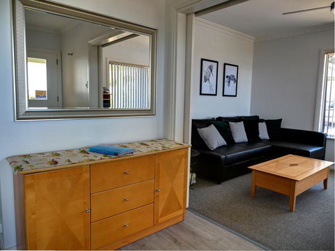 Emu Bay Holiday Homes - C Tourism 24