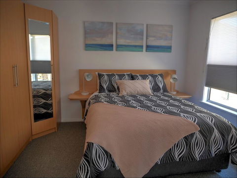 Emu Bay Holiday Homes - C Tourism 23