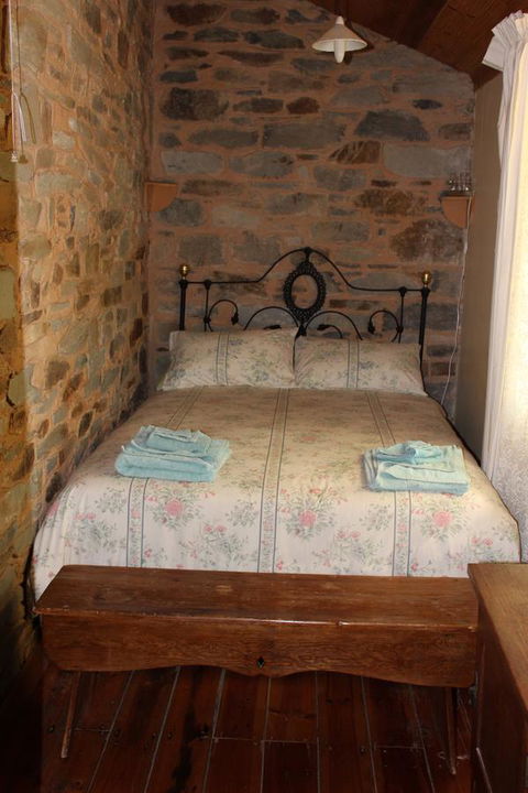 Hillside Cottage - C Tourism 3