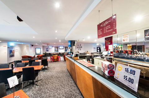 Nightcap At Rose & Crown Hotel - C Tourism 33