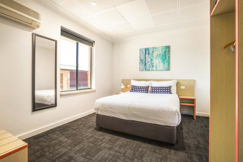 Nightcap At Rose & Crown Hotel - C Tourism 1