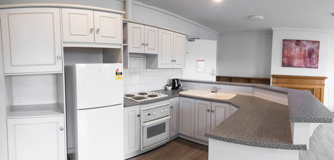 Nightcap At Rose & Crown Hotel - C Tourism 26