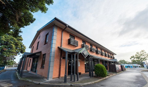 Nightcap At Rose & Crown Hotel - C Tourism 4