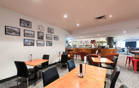 Nightcap At Rose & Crown Hotel - C Tourism 29