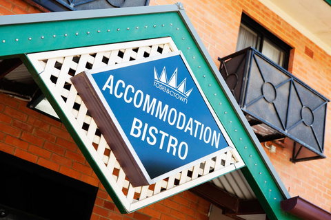 Nightcap At Rose & Crown Hotel - C Tourism 38