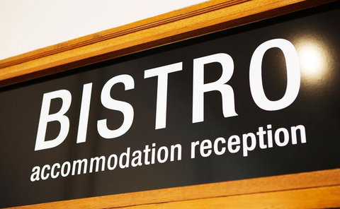 Nightcap At Rose & Crown Hotel - C Tourism 39