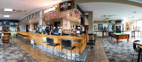 Nightcap At Rose & Crown Hotel - C Tourism 8