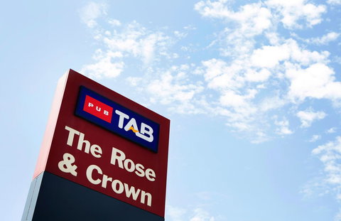 Nightcap At Rose & Crown Hotel - C Tourism 37