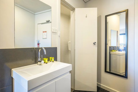 Nightcap At Rose & Crown Hotel - C Tourism 17