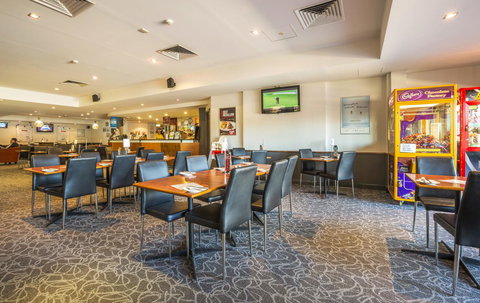 Nightcap At Rose & Crown Hotel - C Tourism 22