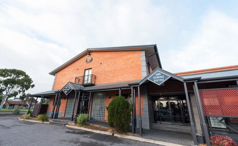 Nightcap At Rose & Crown Hotel - C Tourism 32