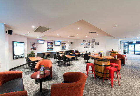 Nightcap At Rose & Crown Hotel - C Tourism 34