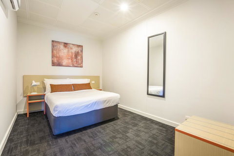 Nightcap At Rose & Crown Hotel - C Tourism 13