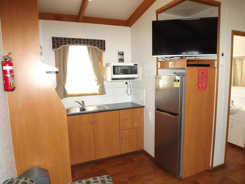 Ceduna Foreshore Caravan Park - C Tourism 14