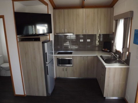 Ceduna Foreshore Caravan Park - C Tourism 12