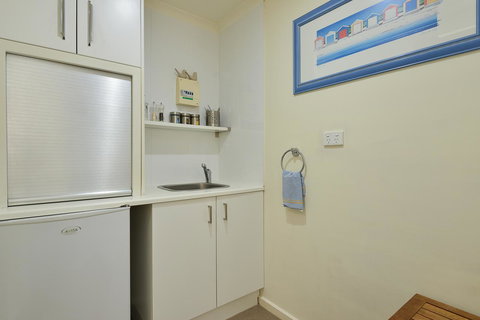 Wintergarden Beach Cabin - C Tourism 8