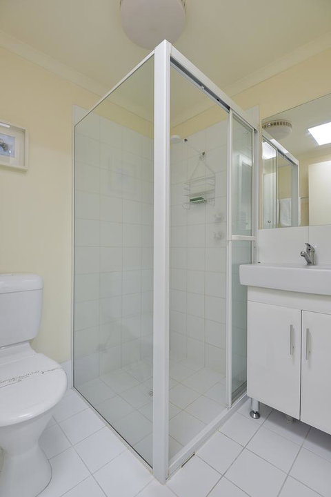 Wintergarden Beach Cabin - C Tourism 9