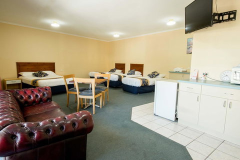 Jacksons Motor Inn - C Tourism 25