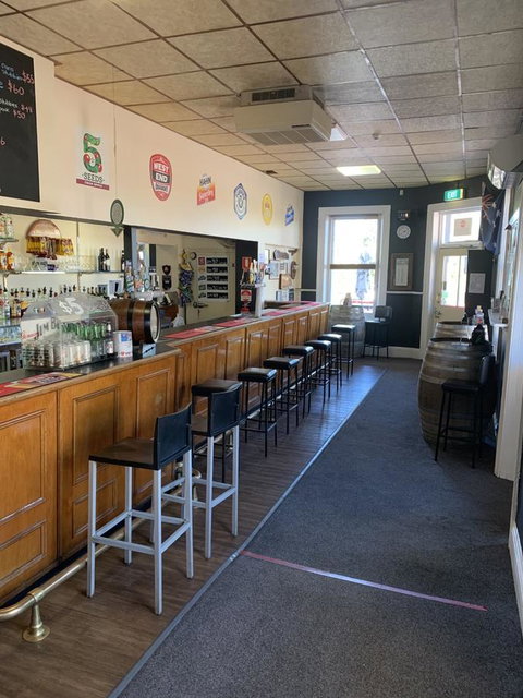 Commercial Hotel Morgan - C Tourism 3