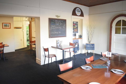 Commercial Hotel Morgan - C Tourism 5