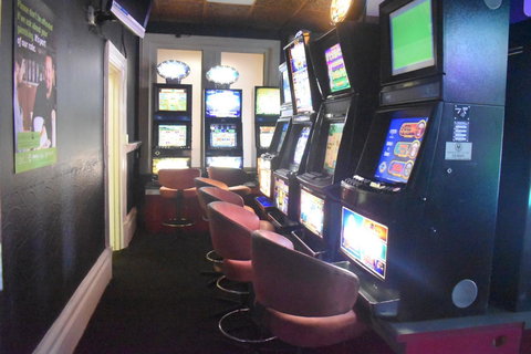 Commercial Hotel Morgan - C Tourism 8