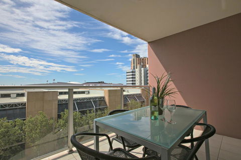Adelaide DressCircle Apartments - North Terrace - C Tourism 1
