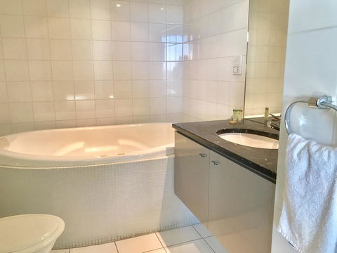 Adelaide DressCircle Apartments - North Terrace - C Tourism 6