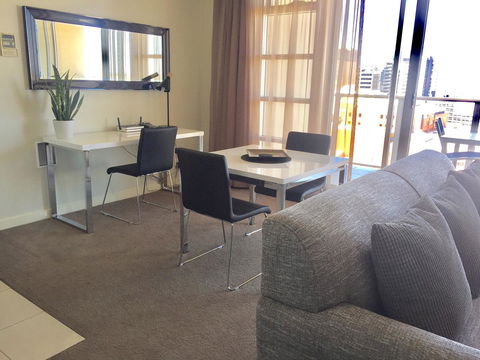 Adelaide DressCircle Apartments - North Terrace - C Tourism 21