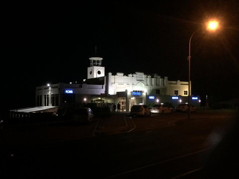 Adelaide - Semaphore Beach Front - C Tourism 22