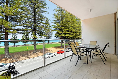 Breeze Beachfront Apartment - C Tourism 5