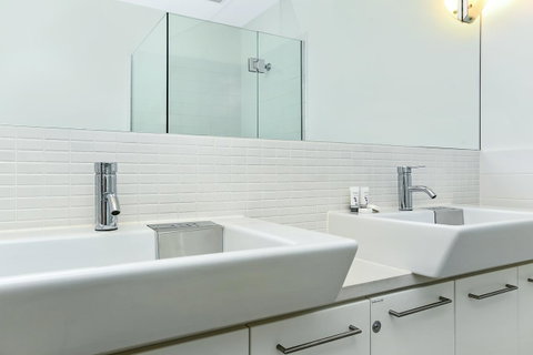 Breeze Beachfront Apartment - C Tourism 16