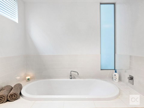 Breeze Beachfront Apartment - C Tourism 30