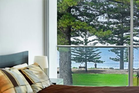 Breeze Beachfront Apartment - C Tourism 11