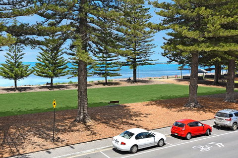Breeze Beachfront Apartment - C Tourism 4