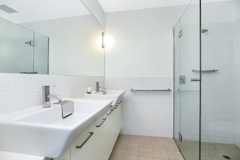 Breeze Beachfront Apartment - C Tourism 18