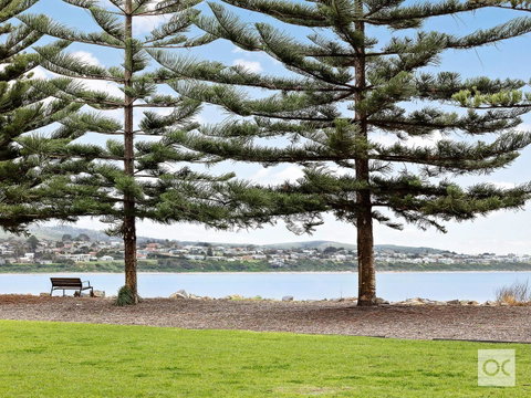 Breeze Beachfront Apartment - C Tourism 31