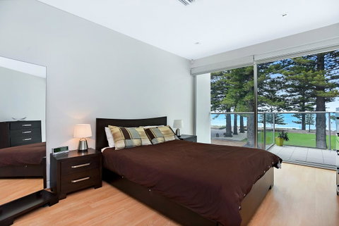 Breeze Beachfront Apartment - C Tourism 13