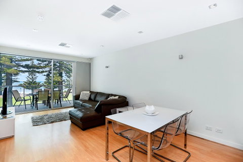 Breeze Beachfront Apartment - C Tourism 12