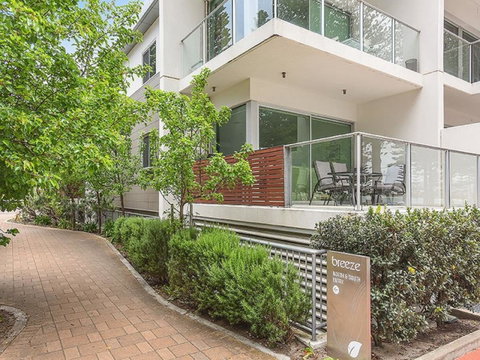 Breeze Beachfront Apartment - C Tourism 41